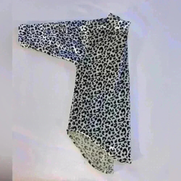 The Children's Place Size 12M Leopard Print Velour Stretch Onesie - Picture 3 of 6